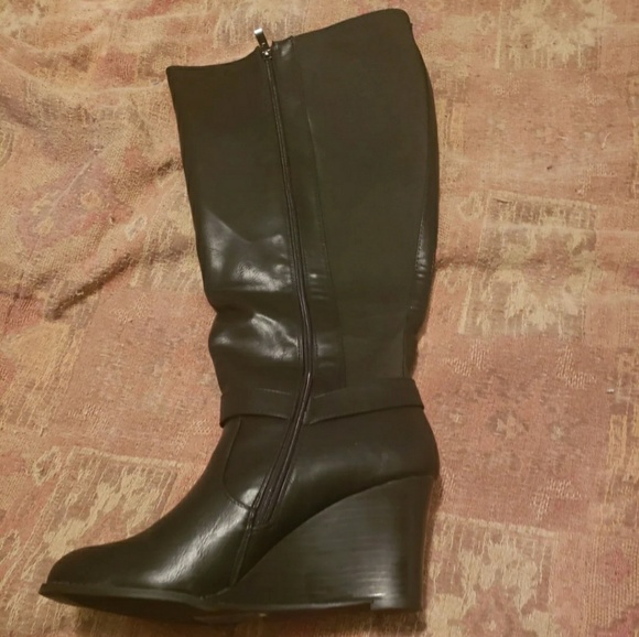 Boots - Picture 3 of 4